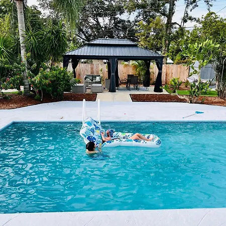 Tropical Oasis Near Beaches! 4Br, Heated Pool, Fire Pit, Grill And More